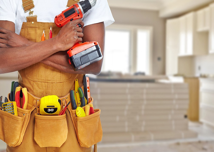Handyman for Door Repairs: The Benefits of Door Service for Home Owners