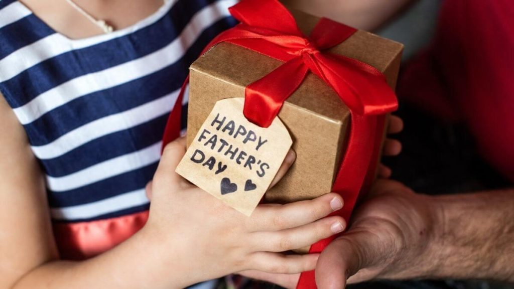 Designing Customized Gift Hampers for Father’s Day